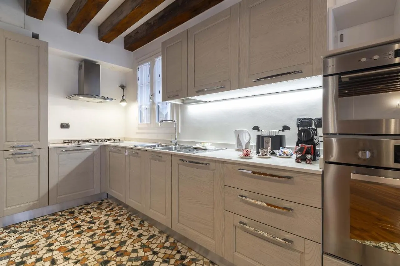 Apartment Tolentini Canal View & Terrace By Wonderful Italy Venice